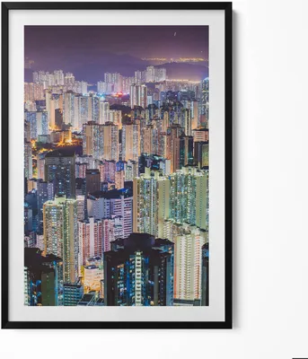 Produktbild von Beleuchtete Stadt bei Nacht– Wandbild mit Rahmen – Gerahmtes Bild  – Wanddekoration – 70x100 cm –  Schwarz Rahmen