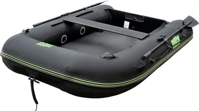 Produktbild von Wallerangelboot aus PVC-Kohlefaser, 235x161cm, extra breit, 3 Luftkammern, rutschfester Boden, 350kg Tragkraft, für 5PS Außenborder
