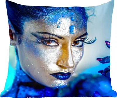 Produktbild von MuchoWow® Zierkissen Sofakissen Wohnzimmer Dekokissen 60x60 cm Frau - Glitter - Blau - Sitzfläche - Foto Polster