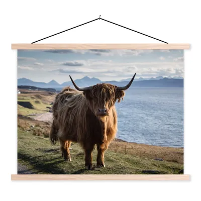 Produktbild von MuchoWow® Textilposter Schottische Highlander - Bergen - Meer 40x30 cm mit holzfarbenen Rahmen - Bilder