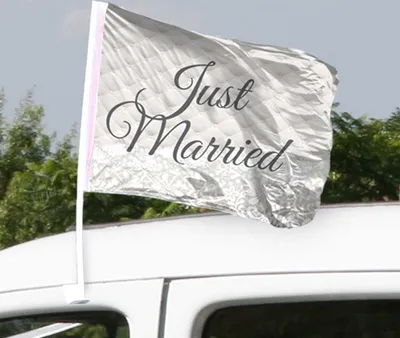 Produktbild von 2 Autoflaggen Just Married creme