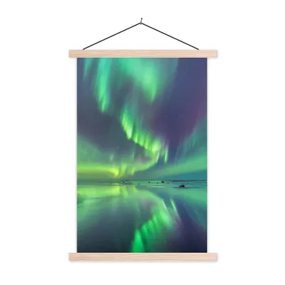 Produktbild von MuchoWow® Textilposter Nordlichter - Sternenhimmel - Wasser 120x180 cm mit holzfarbenen Rahmen - Textil-Plakat