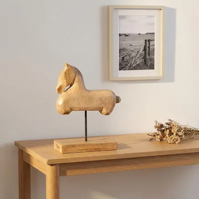Produktbild von Pferdefigur Holz natur auf Sockel, hochwertig handgefertigt, H.23 cm