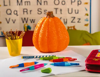 Produktbild von STABILO Ergonomischer Druck-Bleistift für Linkshänder - EASYergo 1.4 in ultramarinblau/neonorange - inkl. 3 dünner Minen - Härtegrad HB graphitgrau