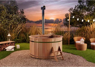 Produktbild von FinnTherm Holz Badefass Bergen, Hot Tub Ø 180 x 110 cm für 5-6 Personen, inkl. Edelstahl-Ofen 22 kW, Einstiegsleiter & Sitzbänken