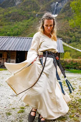 Produktbild von Mittelalter Kleid Natur "Begina" XXL