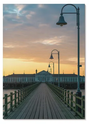 Produktbild von POSTER - 59x84 cm (A1) - Kalio - Holzbrücke, Laterne, malerischer Himmel -  Wandbild für Wohnzimmer Schlafzimmer & Flur, Modernes Poster Wanddeko, Ungerahmt