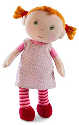 Productafbeelding van Knuffelpop Roya. Zachte stoffen pop, 25 cm. Ideaal voor baby's en peuters. Wasbaar op 30°C. Geschikt vanaf 6 maanden. Artikelnummer: 1303730001