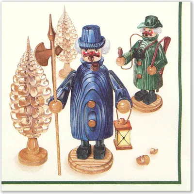 Auf der Serviette sind zwei traditionelle Räuchermännchen in blauen und grünen Gewändern mit Pfeifen und Laternen abgebildet umgeben von dekorativen Tannenbäumen und kleinen Holzstücken.