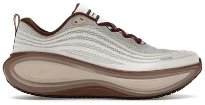 Obrázok produktu pre Nike Vomero Plus v prevedení Sail Baroque Brown, veľkosť EU 48,5