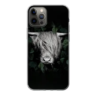 Produktbild von MuchoWow® Handyhülle Schutzhülle Hülle für iPhone 13 Pro Schottischer Highlander - Blätter - Porträt Silikon Softcase Handy Hülle - Handy-Tasche
