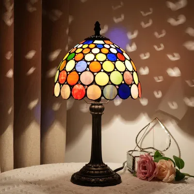 Zdjęcie produktu dla Lampa stołowa Tiffany z witrażem, styl retro