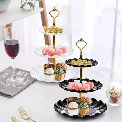 Image de Assiette à dessert en plastique empilable en 4 pièces pour la présentation de pâtisseries et de collations