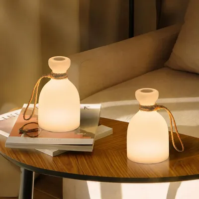 Produktbild von 2er Tischlampe kabellos mit Fernbedienung,8 Farben,LED Nachtlicht,dimmbar, Campinglampen,USB Nachttischlampe wasserdicht,ideale Dekoration für Zuhause, KI-generiertes Bild