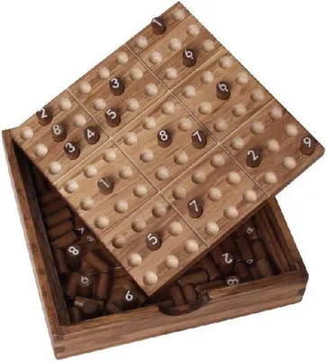 Produktbild von Famanu Spielbox Kompakt mit Spielbrett und 81 Spielsteinen - Holz