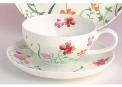 Produktbild von Tasse mit Untertasse LOTTA BLUMEN 180ml weiß bunt Bone China Porzellan Tea Logic