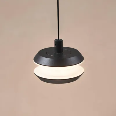 Produktbild von KOSILUM - Hängeleuchte, Aluminium - Schwarz - Rive