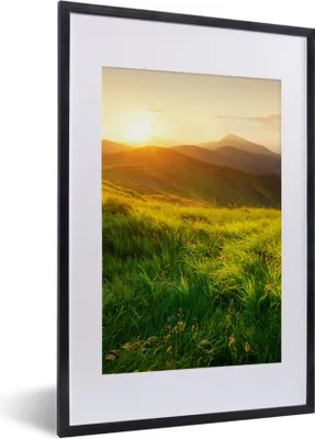 Produktbild von MuchoWow® Gerahmtes Poster Gras - Hügel - Sonne - Natur - Landschaft 40x60 cm - Poster mit Schwarzem Bilderrahmen Wandposter Rahmen Foto Bilder - Poster in Rahmen