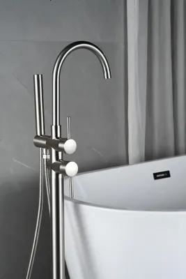 Zdjęcie produktu dla Wolnostojąca bateria umywalkowa - stal szczotkowana - 38 Watt, wysokość 110 cm