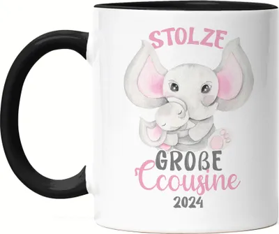 Produktbild von Stolze Große Cousine 2024 Tasse Schwarz Family Familienzusammenhalt Geborgenheit Beschützerin Liebe Elefanten