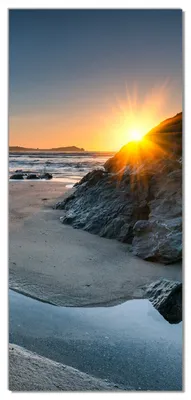 Produktbild von Wallario selbstklebende Türtapete 93 x 205 cm mit Schutzlaminat - Sonnenuntergang hinter einem Felsen am Strand