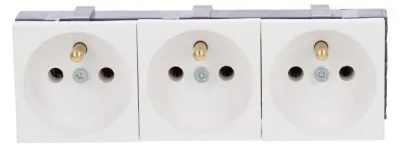 Zdjęcie produktu dla Trójmodułowa gniazdko elektryczne, białe, bez blokady, model WP45X4578