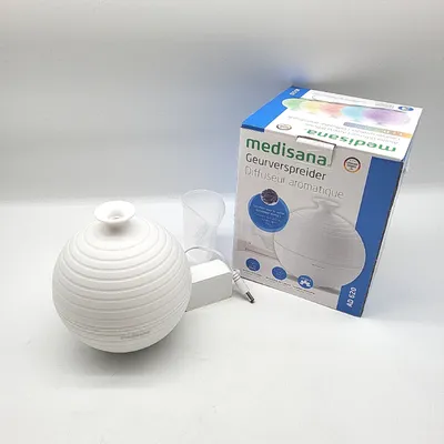 A white aroma diffuser and its packaging are displayed on a white background.