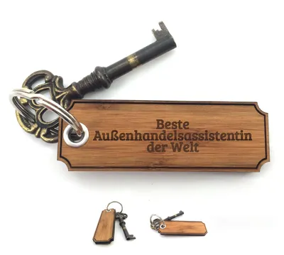 Produktbild von Mr. & Mrs. Panda Schlüssel Anhänger Außenhandelsassistentin - Bambus - Geschenk, Holzschlüsselanhänger, Taschenanhänger, Gravur, Schlüsselanhänger Für Herren, Schenken
