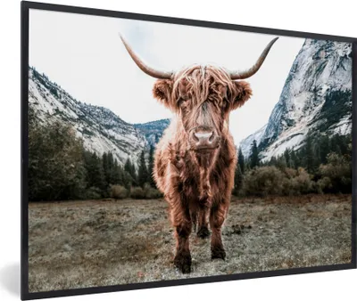 Produktbild von MuchoWow® Gerahmtes Poster Schottischer Highlander - Berg - Tiere 60x40 cm - Poster mit Schwarzem Bilderrahmen Wandposter Rahmen Foto Bilder - Printing - Wanddeko Schlafzimmer