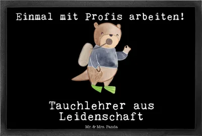 Produktbild von Mr. & Mrs. Panda fußmatte Tauchlehrer Leidenschaft 40 x 60 cm - Schwarz - Geschenk, Bodenvorleger, Türmatte, bodenmatte, Schmutzmatte, Schmutzfangmatte
