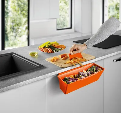 Imagen del producto de Recipiente de Metaltex para recoger residuos, color Coral, 35x16x13 cm