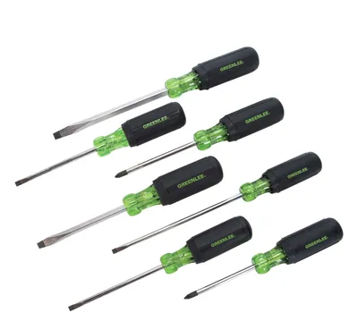 Zdjęcie produktu dla Zestaw 7-elementowy wkrętaków Greenlee z szafką, kluczem i wkrętakami płaskimi i krzyżakowymi (model 015)