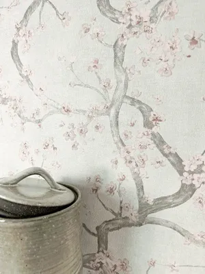 Produktbild von NEWROOM Tapete Grau Vliestapete Kirschblüten - Mustertapete Floral Hellgrau Rosa Blumen Zweige Blumentapete Romantisch Blüten
