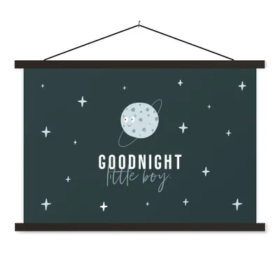 Produktbild von MuchoWow® Textilposter Zitate - Junge - Gute Nacht kleiner Junge - Sprichwörter - Kinder - Baby - Jungen 120x80 cm mit schwarzem Rahmen - Wanddeko