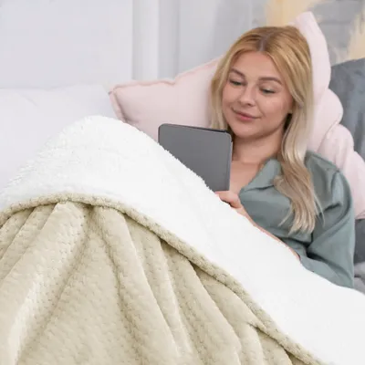Produktbild von Wohndecke Kuscheldecke zarte Steppung Lammfelloptik 130 x 180 cm - Beige