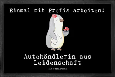 Produktbild von Mr. & Mrs. Panda fußmatte Autohändlerin Leidenschaft 50 x 75 cm - Schwarz - Geschenk, Autohandel, Witzig, Schmutzmatte, Lustig, Beruf, bodenmatte, Fußabtreter, Spruch