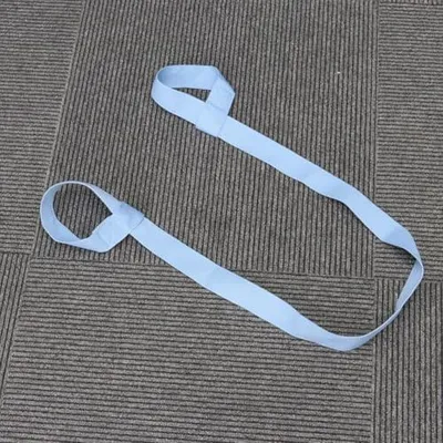 Produktbild von 4 verstellbare Yogamattengurte aus Polyester und Baumwolle mit Gummiband, Handgelenkschlaufen und Schulterpolster für Yoga- und Fitnessstudios