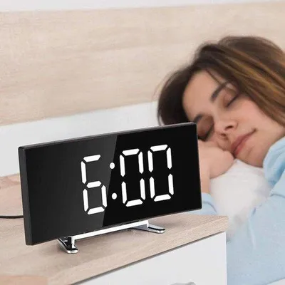Produktbild von Digitale Tafeluhr mit 5 Zoll LED-Anzeige - Dimmbar für Schlafzimmer, Büro und Wohnzimmer