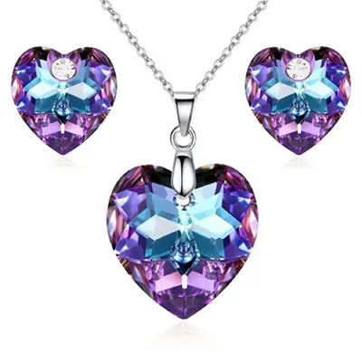 Produktbild von Set bestehend aus einer Anhänger-Kette und Ohrringen mit einem Kristall-Herz-Design