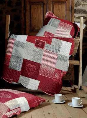 Produktbild von Boutis und Kissenbezüge mit romantischem Patchwork-Druck