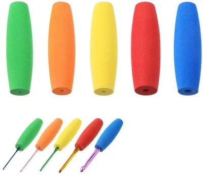 Image de Aiguilles ergonomiques à crochet avec poignée de sécurité, 9 x 2,5 cm, pour une prise en main à plusieurs doigts.