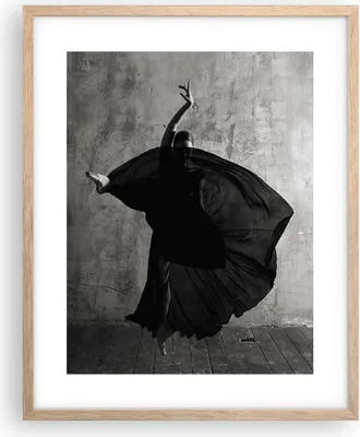 Produktbild von Gerahmtes Poster - Rahmen in heller Eiche - Tanz Schwarz Kleid - 40x50 cm - Wand Bild - Wanddeko - Wandbilder - Kunstposter - Wandposter - Bilderrahmen - Bilder - Kunstdruck - P2NPA40x50-4536