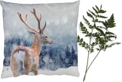 Produktbild von MuchoWow® Zierkissen Sofakissen Wohnzimmer Dekokissen 50x50 cm Winter - Hirsche - Tiere - Komfort - Sofakissen