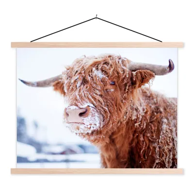 Produktbild von MuchoWow® Textilposter Schottischer Highlander - Schnee - Braun 60x45 cm mit holzfarbenen Rahmen - Bild