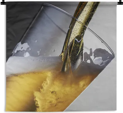 Produktbild von MuchoWow® Wandteppich Wandbehang Bier vom Fass auf dunklem Hintergrund 150x150 cm Tapisserie Dekoration Wandtuch - Wohnaccessoires - Modernes