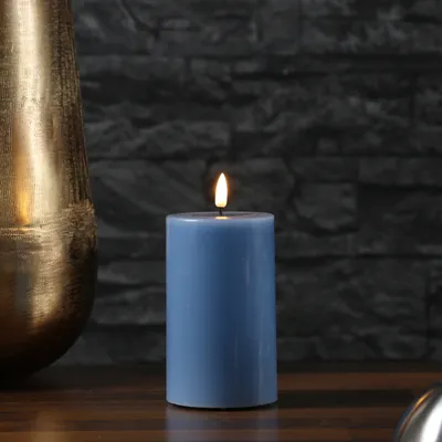 Immagine prodotto di Candela LED a colonna MIA - cera vera - fiamma 3D realistica - H: 12,5 cm - P: 7,5 cm - blu ghiaccio