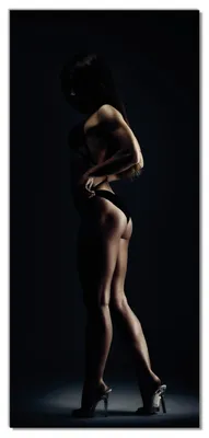 Produktbild von Wallario selbstklebende Türtapete 100 x 220 cm - Sexy Frau im Dunkeln - Schatten, Silhouetten, Muskeln - Abwischbar, rückstandsfrei zu entfernen