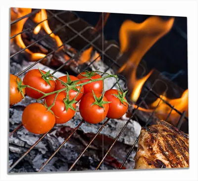 Produktbild von Wallario Herdabdeckplatte aus Glas, Größe 60 x 52 cm 2-teilig, Motiv Tomaten und Steak auf einem Grill
