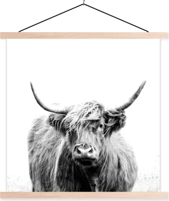 Produktbild von MuchoWow® Textilposter Schottisches Hochlandrind - Porträt - Schwarz - Weiß 120x120 cm mit holzfarbenen Rahmen - Textil-Poster