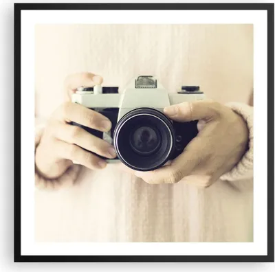 Produktbild von Gerahmtes Poster - Schwarzer Rahmen - Die Kamera Retro Fotografie - 60x60 cm - Wand Bild - Wanddeko - Wandbilder - Kunstposter - Wandposter - Bilderrahmen - Bilder - Kunstdruck - P2BAC60x60-4930
